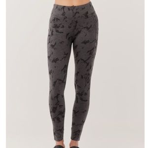 Pact paint splash pure active leggings